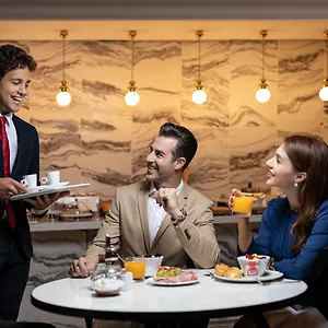 Hotel La Clef Champs-elysees By The Crest Collection, Parijs
